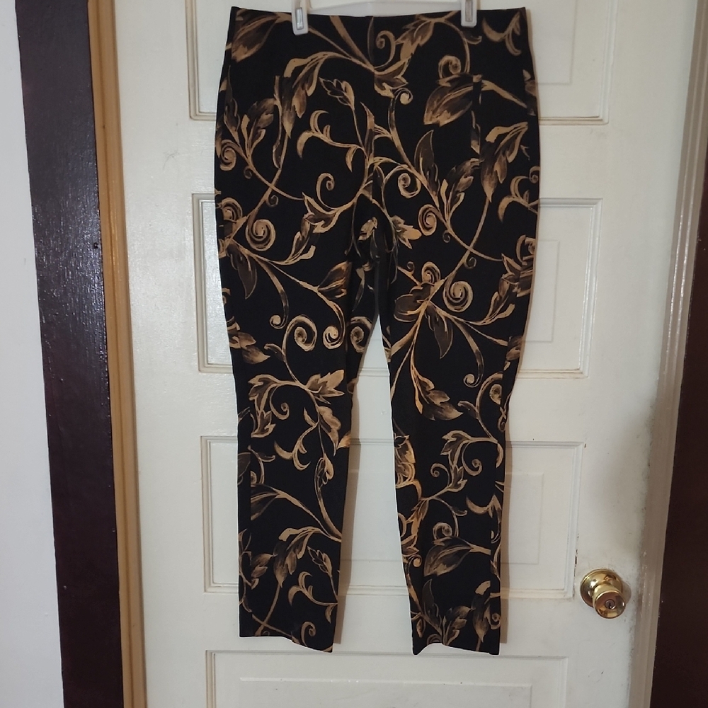 Chico's Slimming "So Juliette" Ankle Pants. - Picture 2 of 6